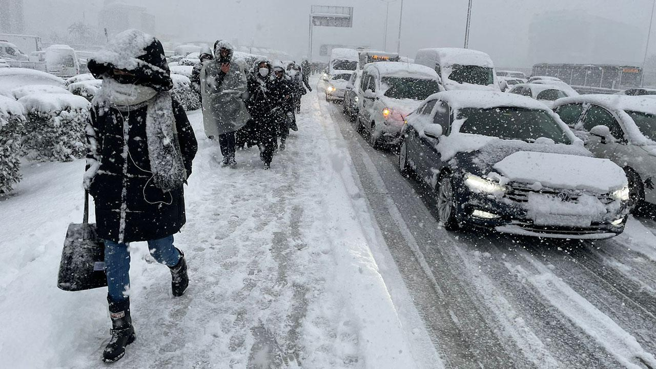 İstanbullular dikkat! Valilik saat verdi